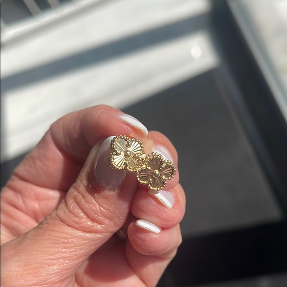 Gold clover earrings - Picture 2 of 8